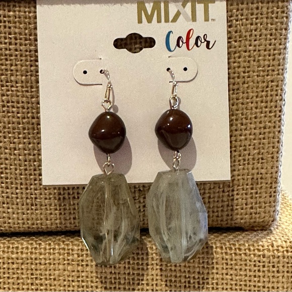 NWT 2 pairs of Earrings- gold tone dangles w/ beads by MIXIT Color & NY & Co. - Picture 4 of 10